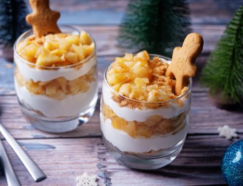 Vasitos tibios de manzana caramelizada con crema y Mantekitas Turimar
